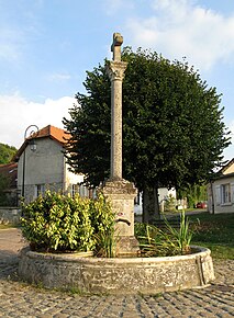 La Croix-sur-Ourcq fontaine 1.jpg