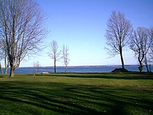 Vista del lago desde la Highway 2 en South Glengarry, cerca del límite con Quebec.