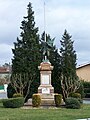 Le monument aux morts en face de la mairie (mars 2009)