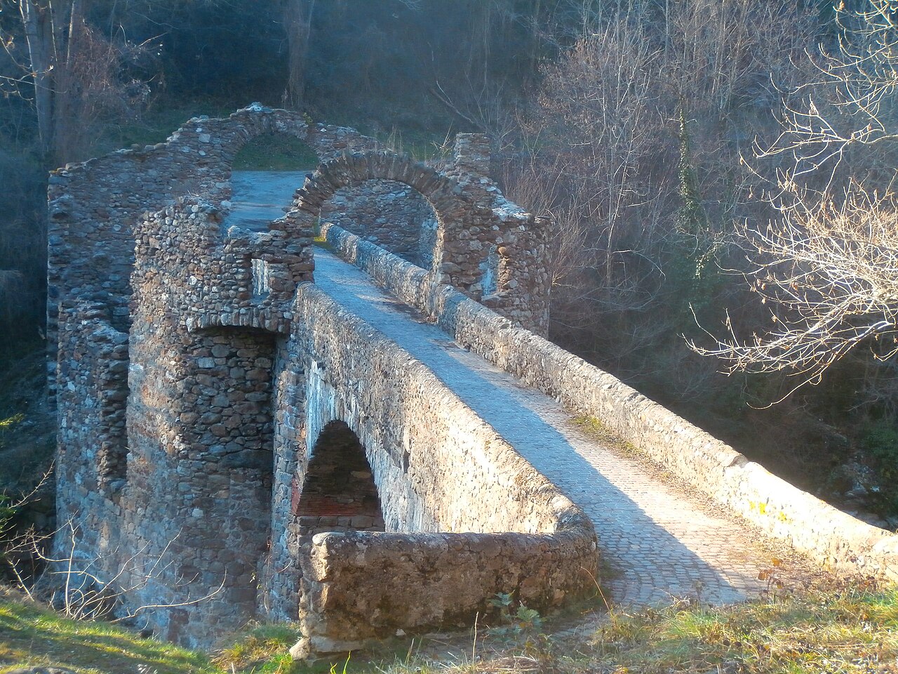 Pont du Diable (Ariège) 1280px-Le_pont_du_Diable_%C3%A0_Montoulieu_