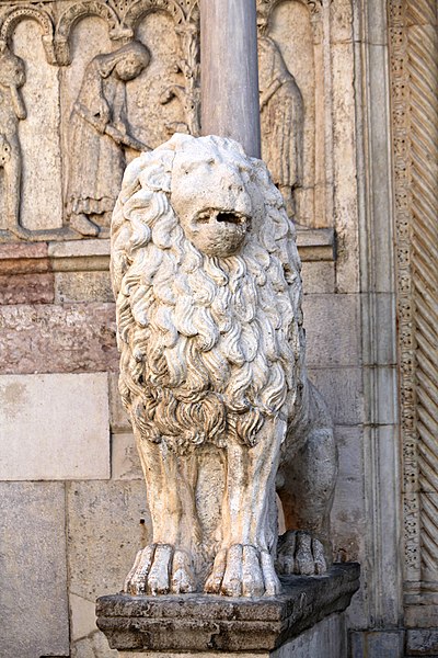 File:Leone siloforo duomo di modena 2.JPG