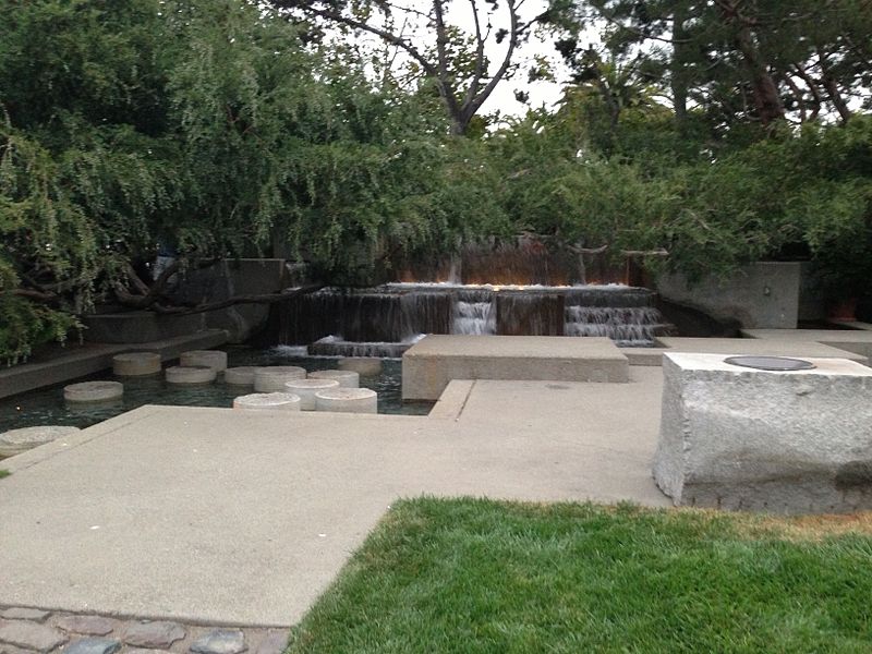 File:Levi Plaza Fountain, SF.JPG