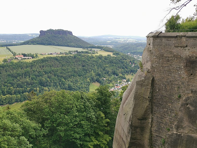 File:Lilienstein gesehen vom Königstein 2020-06-20 12.jpg