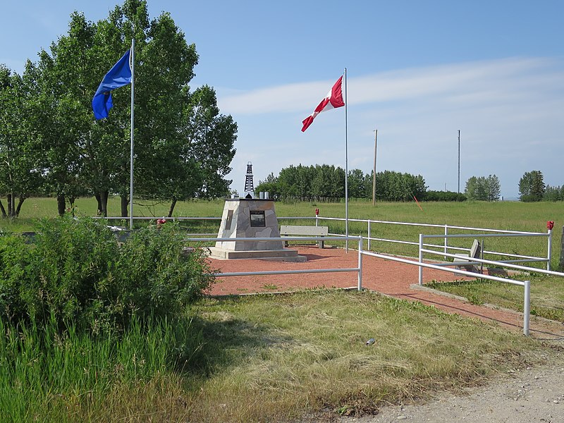 File:LittleChicago-Royalties Monument.jpeg