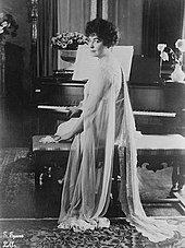 Lois Weber at the piano (1912)