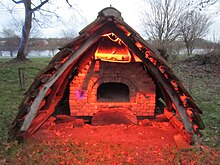 Illuminierte Backhütte des Freilichtmuseums Mühlenhof