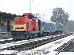 M47.2 vor einem Personenzug 2007