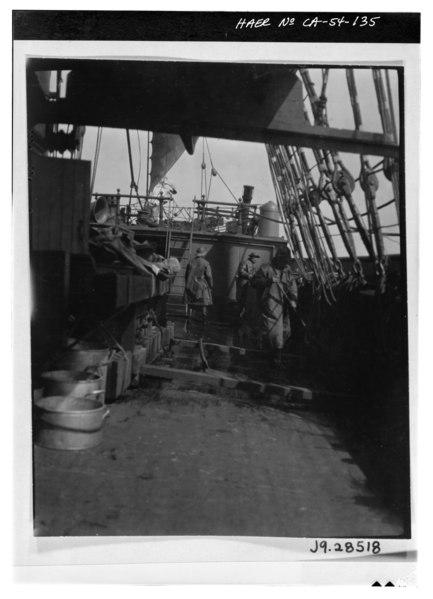 File:Main deck, starboard side below boat beams (skids), looking toward forecastle deck from next to deck house. (J9.28518) - Ship BALCLUTHA, 2905 Hyde Street Pier, San Francisco HAER CAL,38-SANFRA,200-135.tif