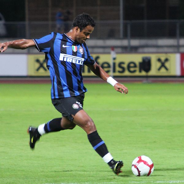 Mancini playing for Inter in 2009.