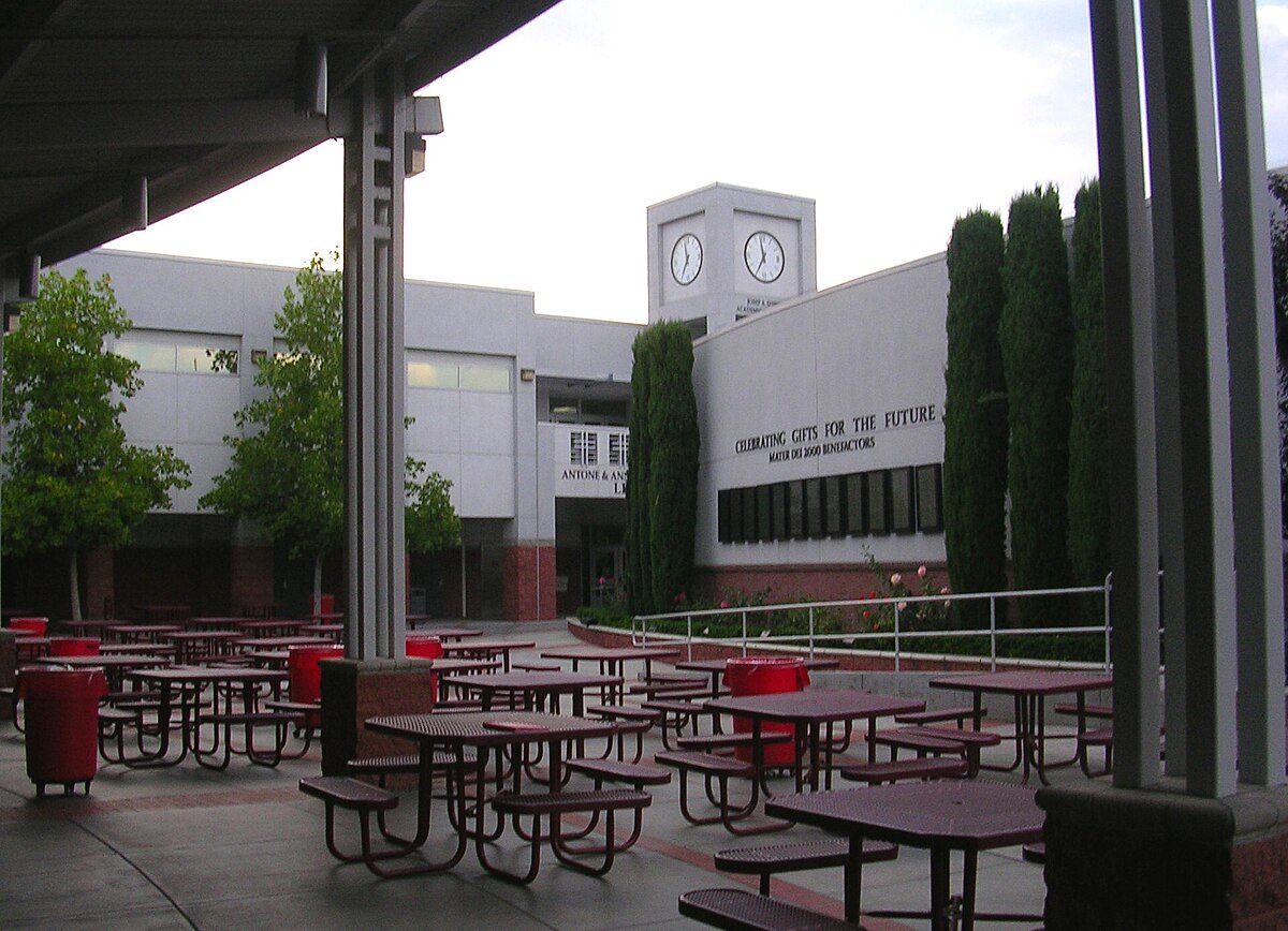 Mater Dei Campus Map File:mater-Dei Library-Courtyard.jpg - Wikimedia Commons