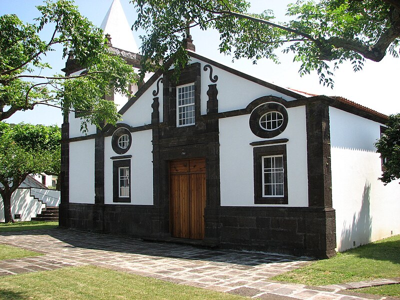 File:Matriz de N S do Rosario, Topo, Azores.jpg