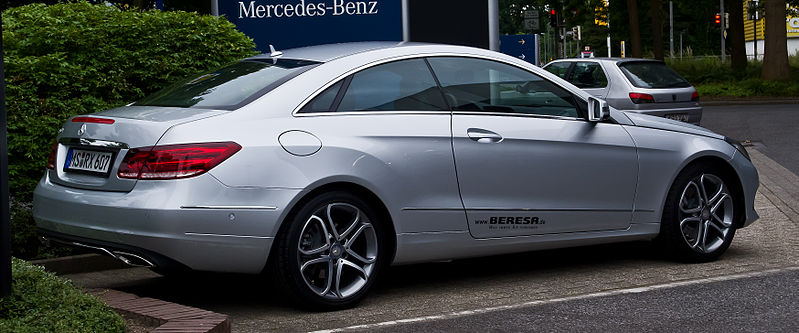 File:Mercedes-Benz E 200 Coupé Sport-Paket (C 207, Facelift) – Heckansicht, 10. Juli 2013, Münster.jpg