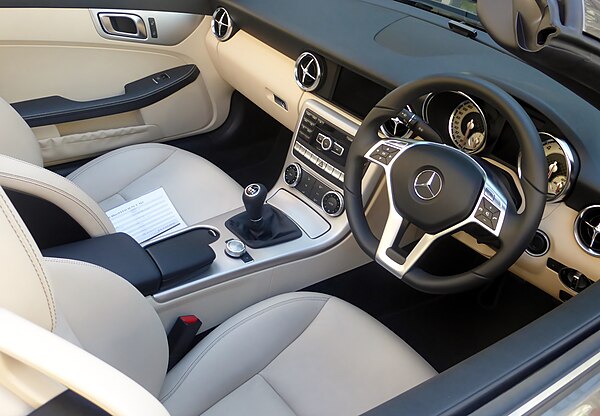 Mercedes-Benz SLK 200 BlueEFFICIENCY interior