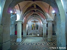 Crypte avec autel carolingien