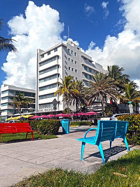 File:Miami Beach - South Beach buildings - Victor Hotel and Lummus Park.jpg