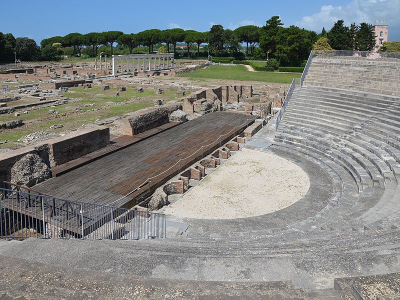 File:Minturnae Theatrum Forum.jpg