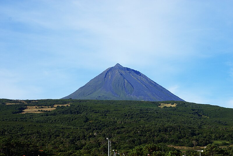 File:Montanha do Pico, aspectos 1 ilha do Pico, Açores, Portugal.JPG