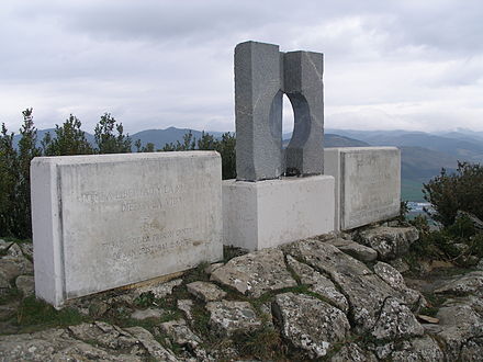 Memorial erected in the surroundings of mount Ezcaba to the victims of the 1936 military uprising, frequently sabotaged and covered with fascist graffiti Monumento homenaje a los fugados del fuerte..JPG