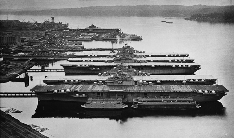 File:Mothballed aircraft carriers at the Puget Sound Naval Shipyard in 1948 (NH 79051).jpg