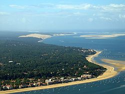 Le Moulleau, die westelike gedeelte van Arcachon, met die sandduin Dune du Pyla in die agtergrond