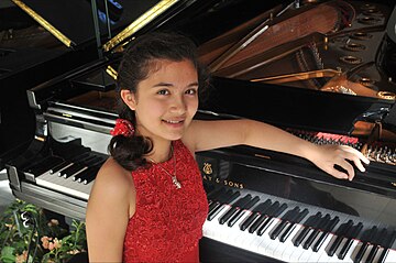 Nadia Azzi (2011) Nadia-azzi-piano-photo.jpg