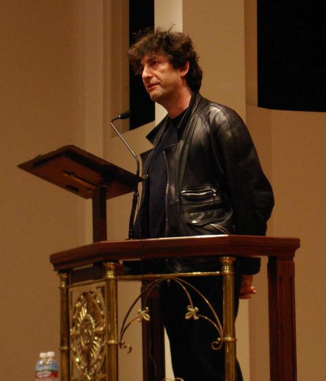 File:Neil Gaiman (2005).jpg - Wikimedia Commons