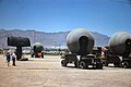 De vuurleidingsradars stonden nabij opgesteld op het Integrated Fire Control gebied. Tussen de twee rechtse radarantennes zijn de commando wagens te zien. (Foto bedoeld om grootte aan te geven.)