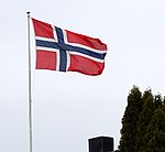 En norsk flagga på flaggstång.