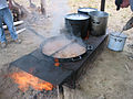 Holzbefeuerter Ofen zum Kochen in einem Zeltlager