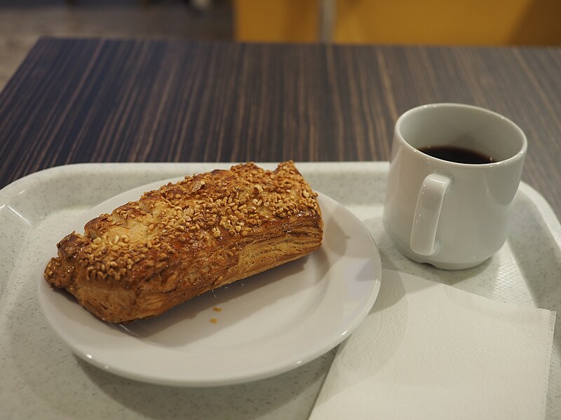 File:Pastry and coffee at Café Nuvo.jpg