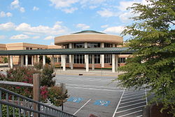 Střední škola Peachtree Ridge High School.JPG