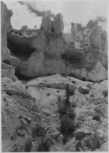 File:Peek-A-Boo Canyon and Liberty Castle. - NARA - 520317.tif