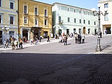 Piazza Luca da Penne e Palazzo Leopardi.