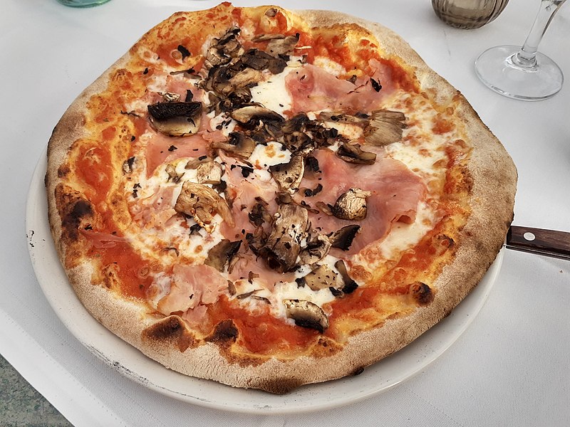 File:Pizza prosciutto e funghi, Edingen.jpg