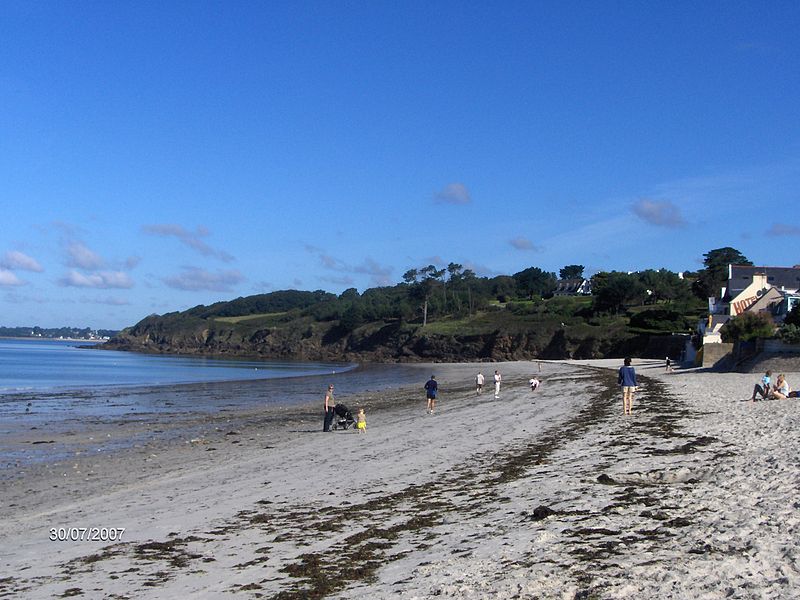 File:Plage des Sables Blancs à Concarneau.jpg