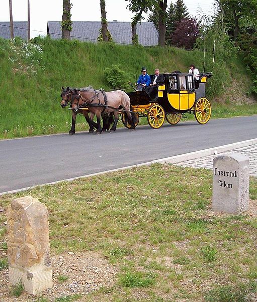 File:PostkutscheGrumbachKilometerChausseesteinBhfWilsdruff140511FotoAndreKaiser.JPG