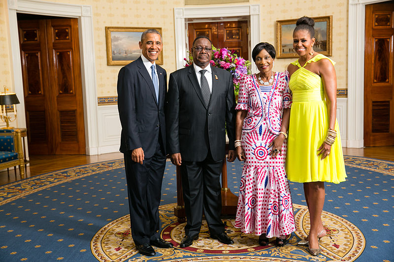 File:President Barack Obama and First Lady Michelle Obama greet His Excellency Arthur Peter Mutharika, President of the Republic of Malawi.jpg