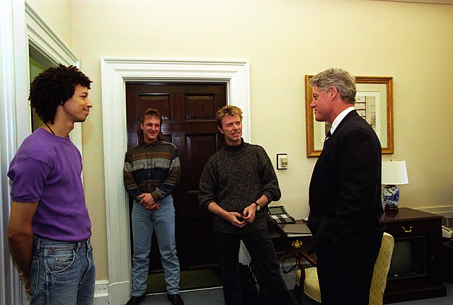 Bowie (right centre) with members of his band visiting then-US president Bill Clinton (right) in October 1995, shortly after the release of Outside.