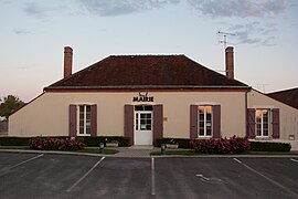 The town hall in Pressigny-les-Pins