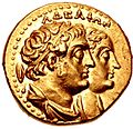 이집트의 파라오 프톨레마이오스 2세(285–247 BCE)와 그의 누이동생 알시누에 2세(Arsinoe II).