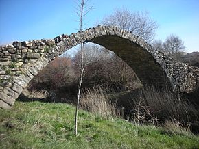 Ponte medieval de San Calaveris, em San Vicente, município de Urraúl Bajo