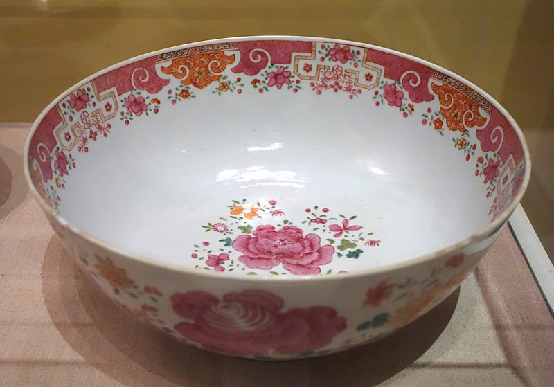 File:Punchbowl, unidentified maker, China, c. 1765, porcelain - Albany Institute of History and Art - DSC08001.JPG