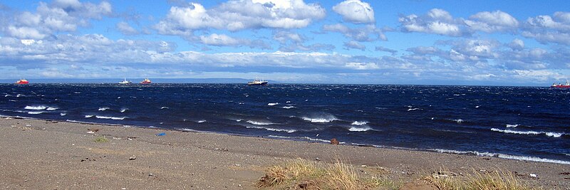 File:Punta Arenas Strait of Magellan Wikivoyage banner.jpg