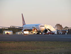 Самолёт Boeing 767–300 компании Qantas в аэропорту Хобарта