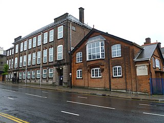 <span class="mw-page-title-main">Queen Elizabeth's School for Girls</span> Academy in Barnet, Greater London, England