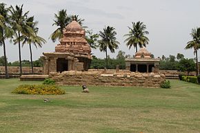 Ranga Mandapam Ruins, Gangaikonda Cholapuram.jpg