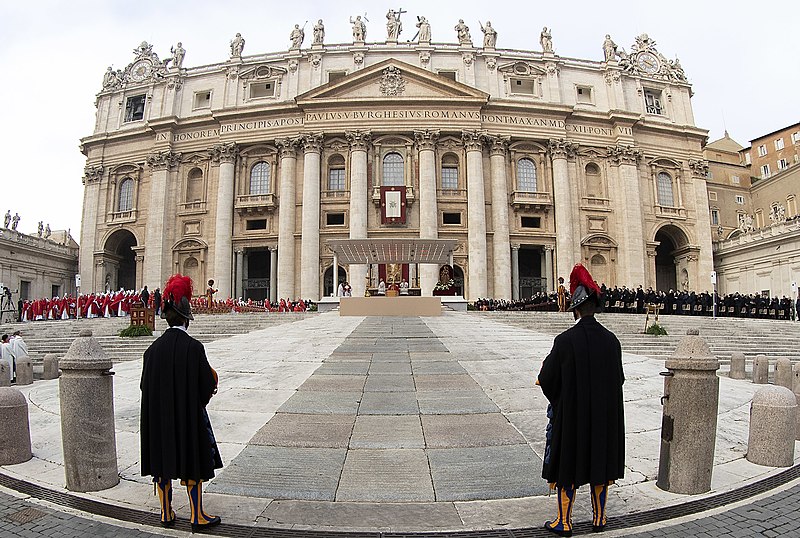 File:Ratzinger funeral (05).jpg