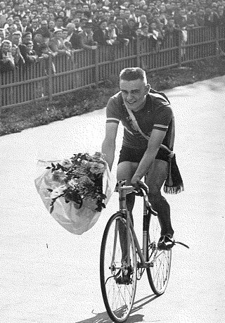 <span class="mw-page-title-main">René Faye</span> French cyclist