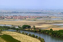 Panorama sulle risaie vercellesi e il fiume Po dalle colline del Monferrato. Le risaie contraddistinguono un'ampia zona della pianura padana compresa tra Piemonte e Lombardia