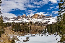 Der Rosengarten vom Karersee aus gesehen